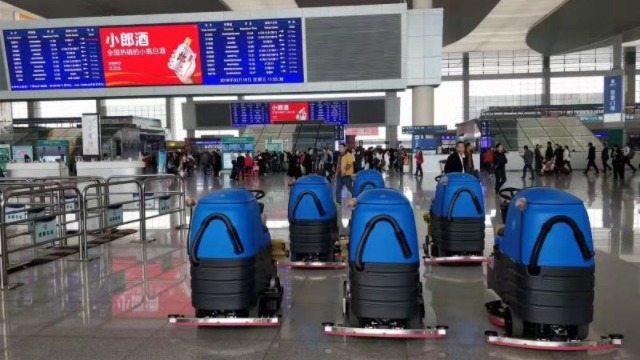 高铁站机场优选清洁设备-安全驾驶式洗地机